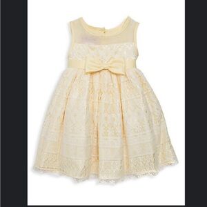 Elegant Pale Yellow Lace Dress with Bow